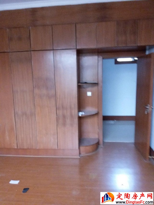西苑小区 4室2厅 200.0平米 简单装修 82万元