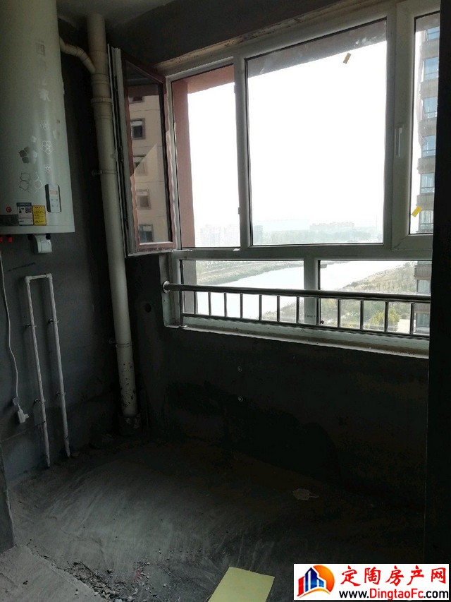 学府名都 3室2厅 148.6平米 毛坯 70万元