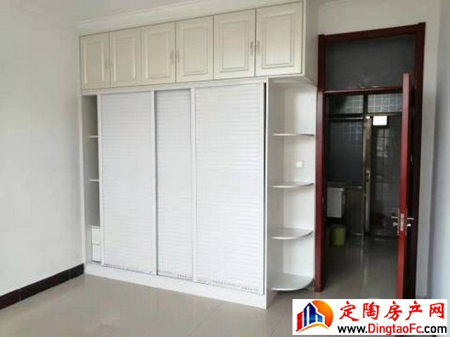 西苑小区 3室2厅 260平米 精装修 1100元/月