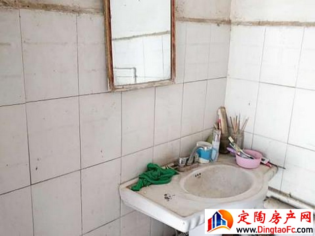 金帝花园 3室1厅 120平米 简单装修 750元/月