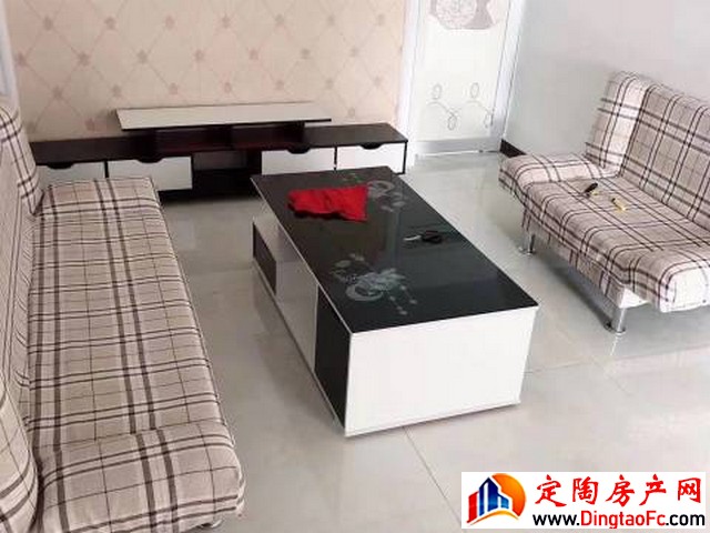 中央新城 2室1厅 70平米 简单装修 750元/月