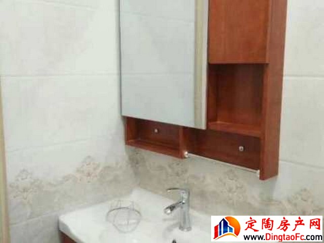 华景雅苑 3室2厅 137平米 精装修 1750元/月