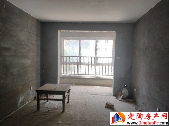 艺达凯旋城 3室2厅 105平米 毛坯 72万元