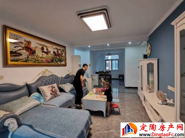 学府名都 3室2厅 117平米 精装修 1750元/月