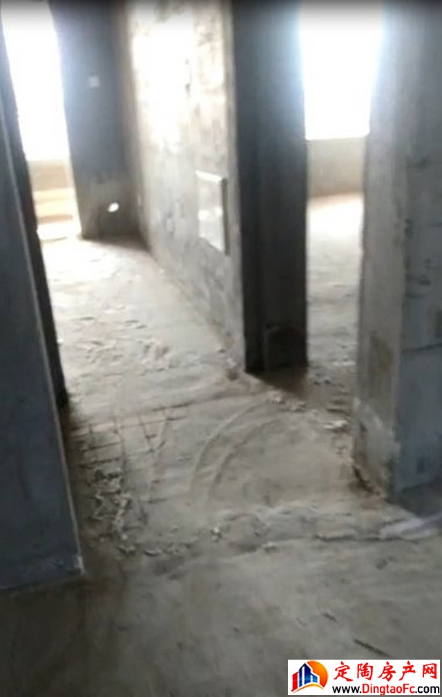 艺达凯旋城 3室2厅 125平米 毛坯 57万元