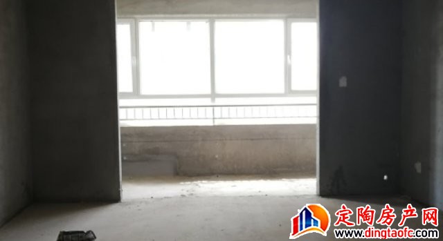 学府名都 4室2厅 153平米 毛坯 65万元