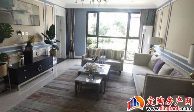 万城花开 3室2厅 125平米 毛坯 49万元