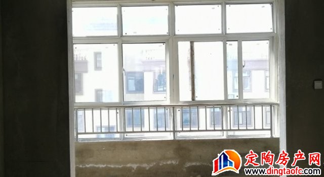 学府名都 3室2厅 126平米 毛坯 65万元