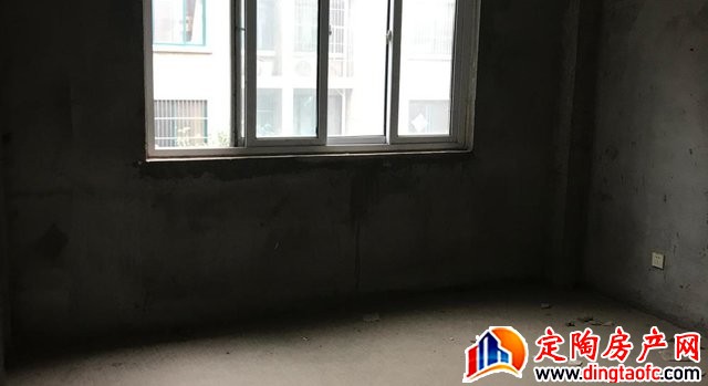 丽锦苑 3室2厅 109.75平米 毛坯 56万元