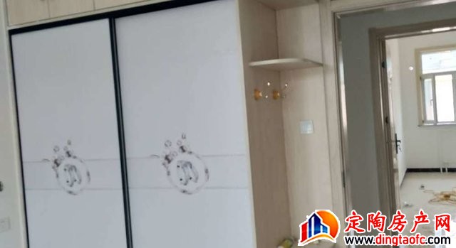 后董社区 3室2厅 126平米 精装修 1080元/月