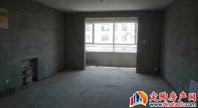 学府名都 5室3厅 252平米 毛坯 110万元