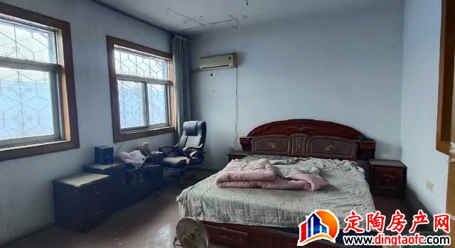 塔刘新村 6室2厅 230平米 简单装修 700元/月